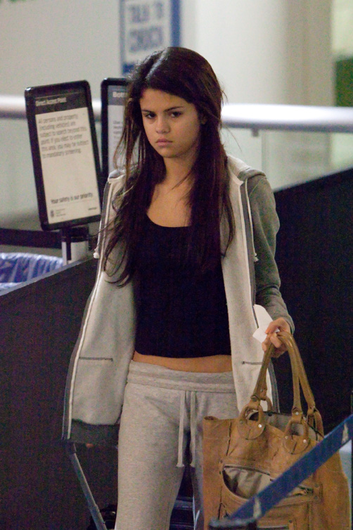 Selena Gomez's jogging pants ass