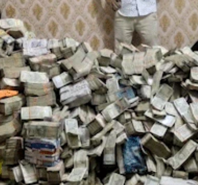  ED raids the secretary of a Jharkhand minister and takes away Rs 20 crore from his home helper