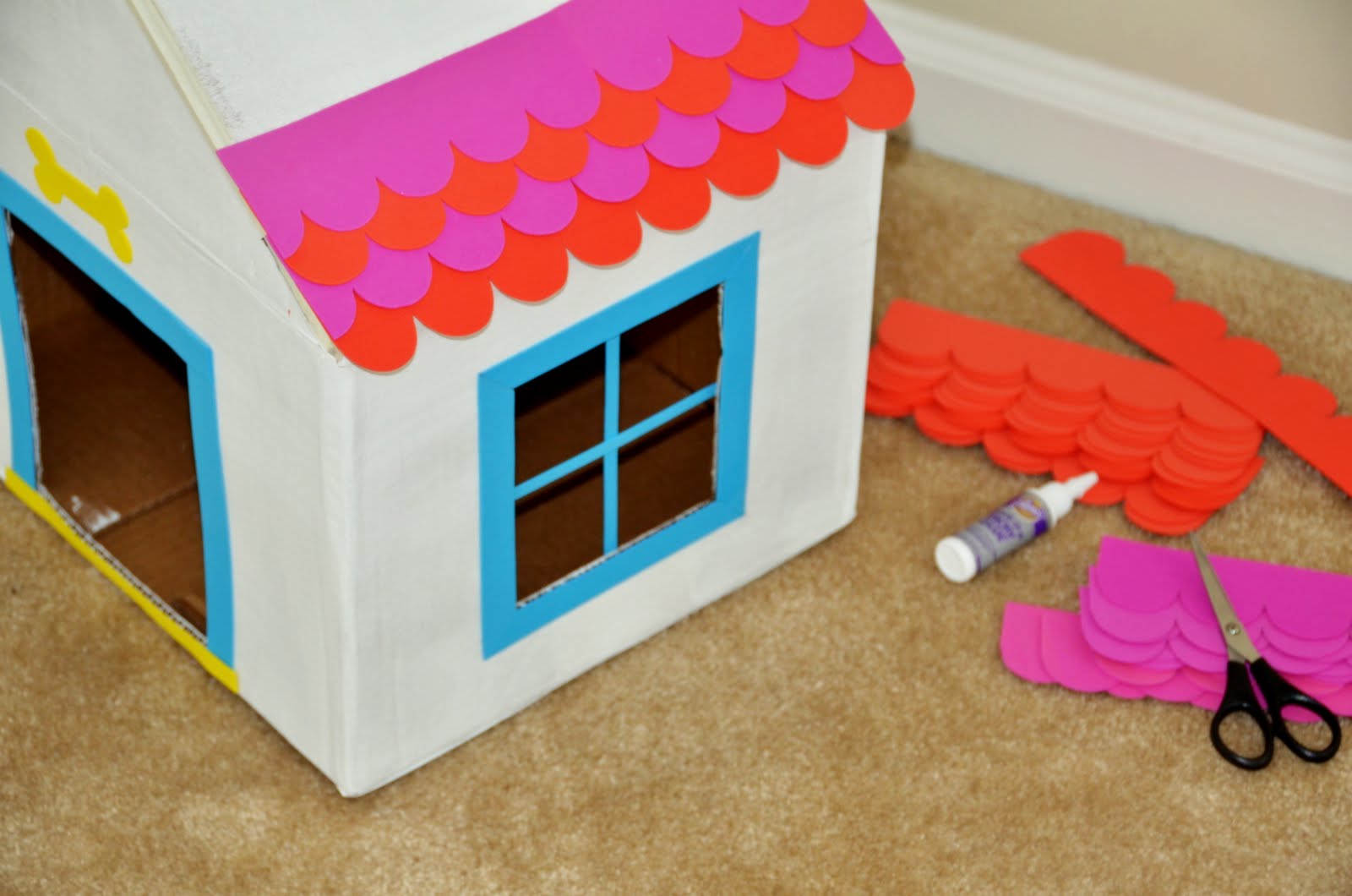 Decorate the dog house yourself or with your kid.