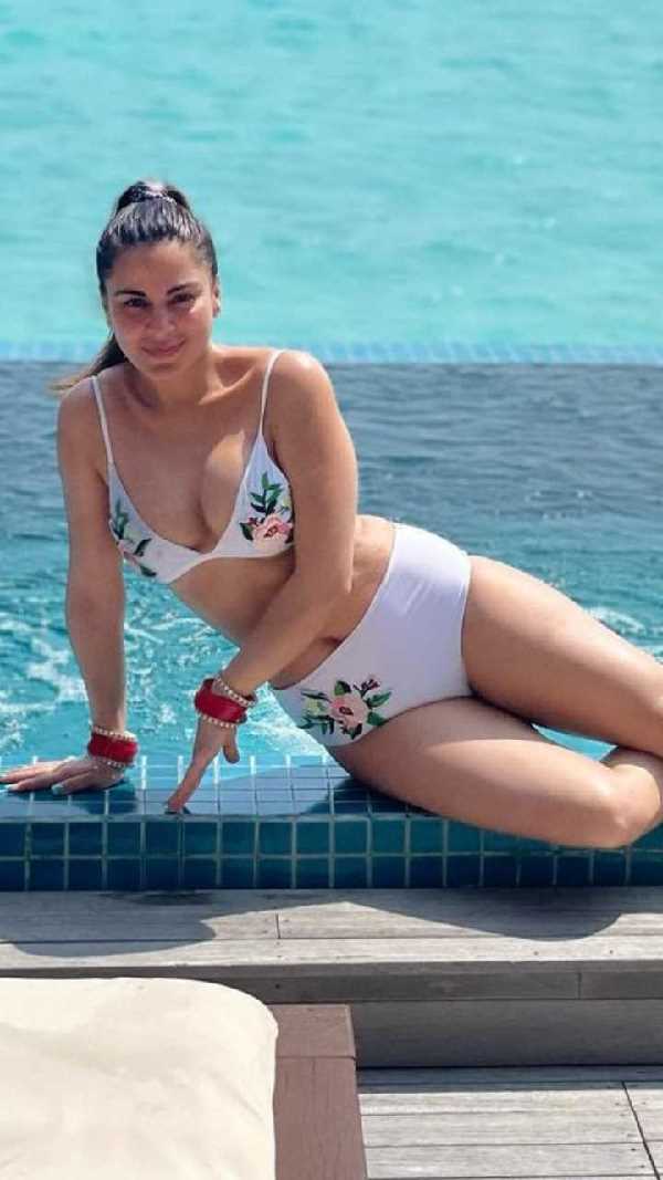 shraddha arya kundali bhagya actress bikini pics