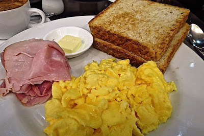 Caffe Beviamo, toast scrambled eggs ham