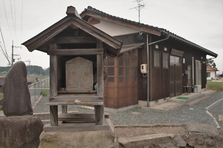 鳥取県西部の道祖神、福市六区集会所横の双体道祖神