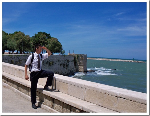 Pointing Trani Ocean