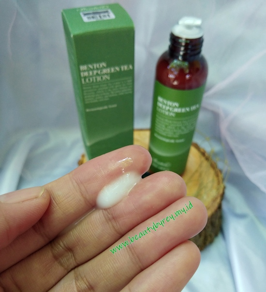 tekstur dan aroma Benton Deep Green Tea Lotion