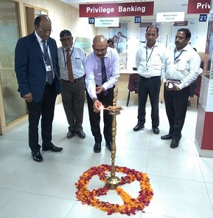 Mr. Yogesh Dayal, General Manager, Reserve Bank of India, inaugurated the event at ICICI Bank's Hazrat Ganj branch in Lucknow