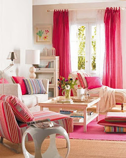 feminine+living+room+with+fuchsia+accents+in+different+furnitures