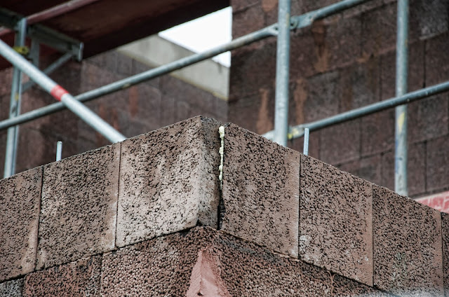 Baustelle Einfamilienhäuser, Massivbauweise mit Liaplan Hochwärmedämmende Planbausteine, Am Wartenberger Luch, Am Kletterplatz / Am Genossenschaftsring, 13059 Berlin, 03.09.2013