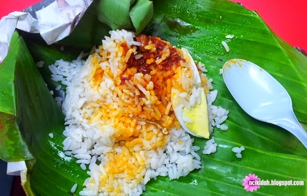 Nasi Lemak Daun Pisang Buat Teman Sepejabat