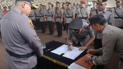 Kapolres Lampung Selatan Pimpin Upacara Serah Terima Jabatan Kasat Dan Kapolsek Jajaran Polres Lampung Selatan