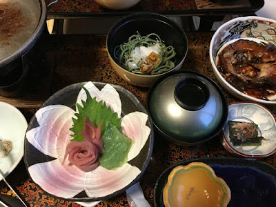 姥湯温泉の夕食 鯉の洗いとそば