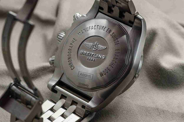 Réplique Montres Breitling Chronomat B01 Chronographe 44 cadran gris en acier inoxydable La Revue