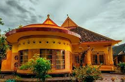 Istana Bala Kuning di Kabupaten Sumbawa, Provinsi Nusa Tenggara Barat