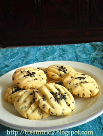 Crunchy Sesame Cookies