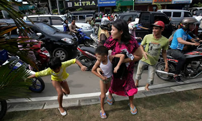 Un fuerte sismo de magnitud 6,3  sacudió en las primeras horas de este domingo algunas áreas del este de Indonesia