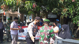 Wujud Kepedulian TNI - Polri dan Pemerintah Kecamatan Sliyeg Bagikan Ratusan Paket Sembako di HUT RI ke 75