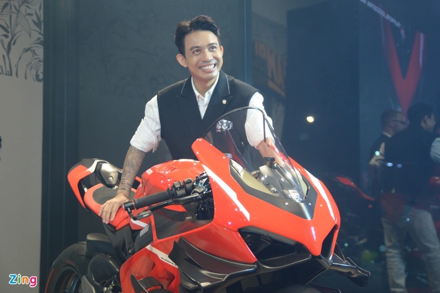 Minh Nhựa mua Ducati Superleggera V4 độc nhất Việt Nam