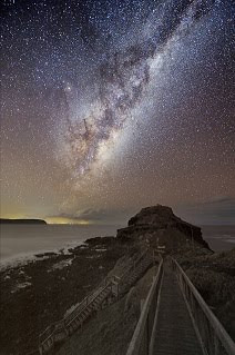 L'armée des étoiles jetées dans le ciel.