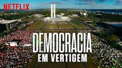 Cartaz do filme Democracia em Vertigem