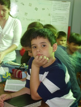 enseñando en la escuela dominical del CEBY