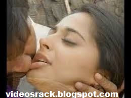 Desi Hot Girls Kissing Romantic Pictures Gallery 