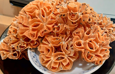 Thai Snack Crispy Lotus Blossom Cookies