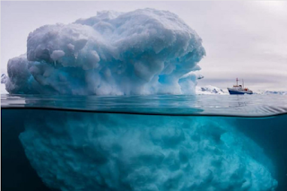 Ini adalah gambar penampakan bongkahan es yang ada di antartika.