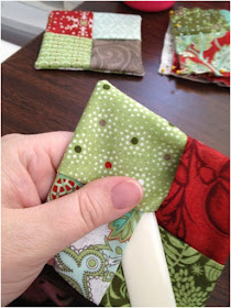 Holiday Mug Rug tutorial - quick and cute!