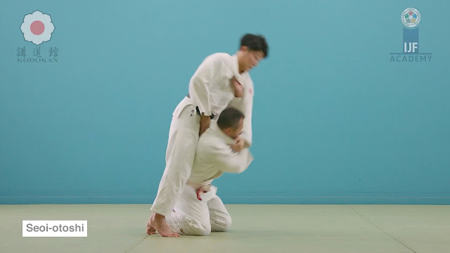 Lancer de judo. Seoi-otoshi. Téléchargez sur votre ordinateur et votre téléphone.