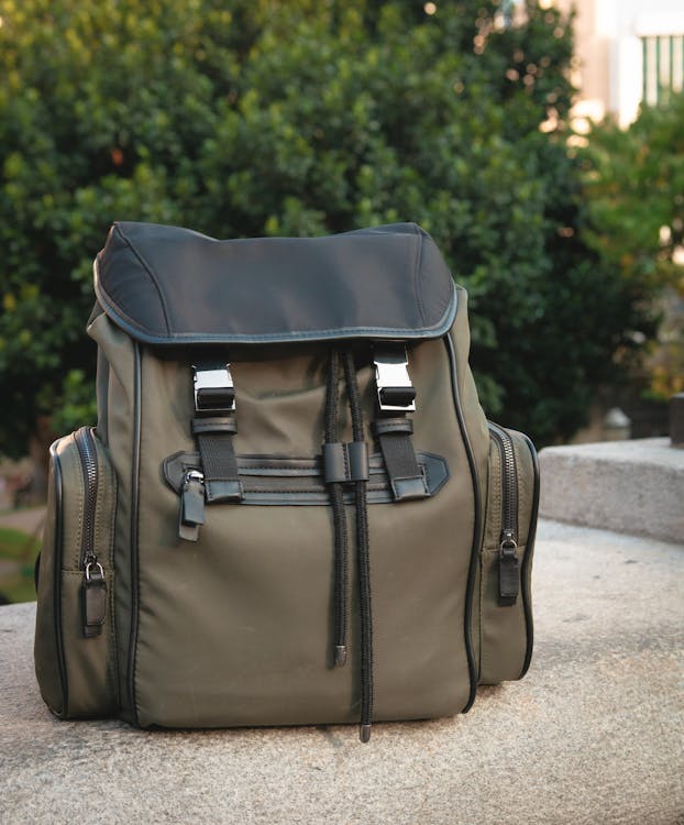Bagaimana Pabrik Tas Menghasilkan Produk Fashion yang Kekinian dan Tahan Lama?