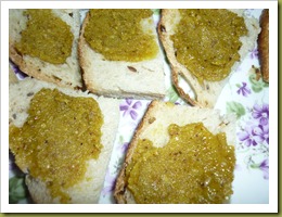 Crostini al pesto di pistacchi e pistacchi tritati (2)