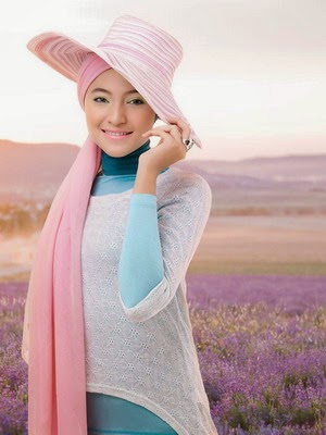 23 Contoh Model Baju Muslim Artis Masa Kini Kumpulan 