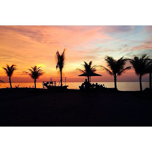 foto indahnya sunset di pantai anyer