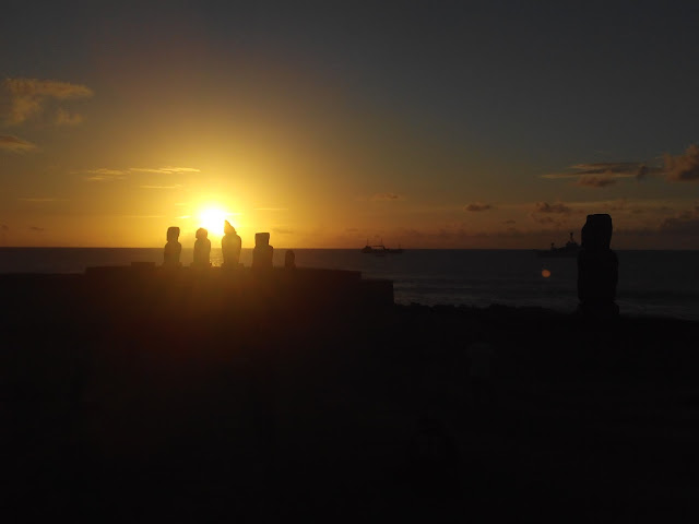 Atardecer en Tahai, isla de Pascua