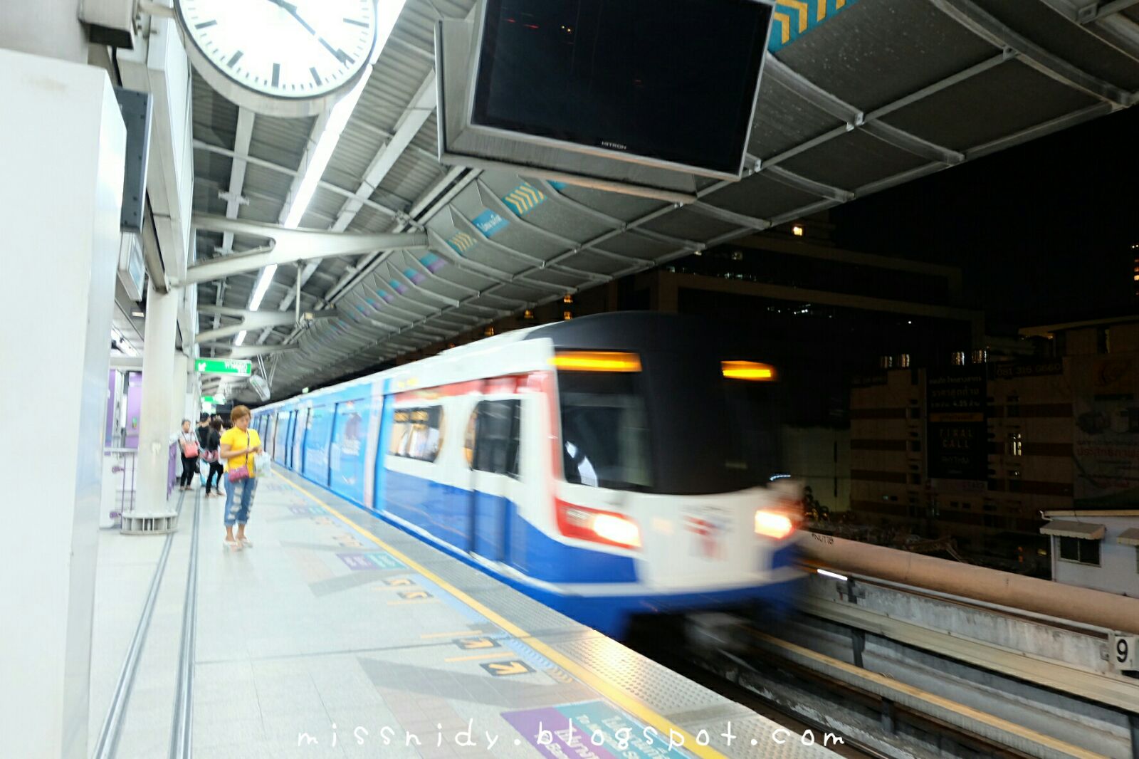 stasiun saphan taksin bangkok