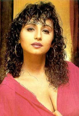 divya dutta unseen cleavage