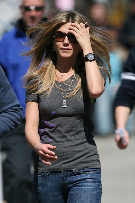 [gallery_main-0331_jennifer_aniston_baster_06.jpg]