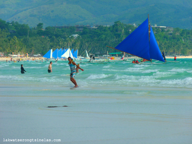 THE AFTERNOON STROLL FROM WHITE BEACH TO DINIWID BEACH