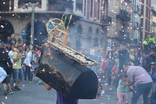 Toro de fuego de las fiestas de Barakaldo en Herriko Plaza