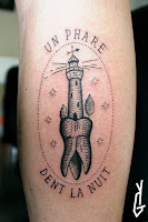 Tattoo Yonni-Gagarine : Un Phare Dent la Nuit Lighthouse Tooth Stars Engraving Tattoo