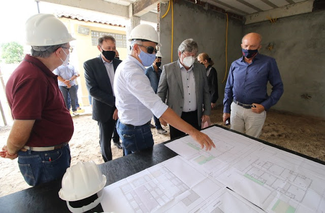 João Azevêdo visita obras de construção do Lar de Acolhimento aos Enfermos no Hospital Padré Zé e destaca compromisso com políticas de inclusão social