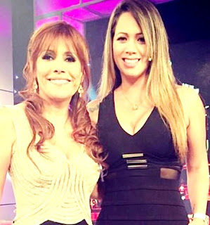 Foto de Melissa Klug con la periodista Magaly Medina 