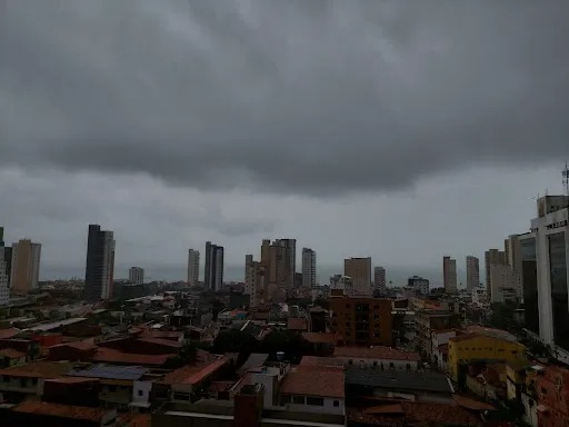 Ceará tem alerta de chuvas intensas de até 100 mm para todas as 184 cidades