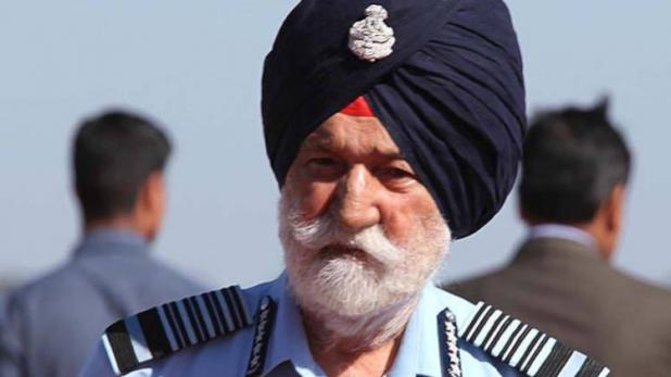98 साल के मार्शल ऑफ इंडियन एयरफोर्स अर्जन सिंह का निधन हो गया. अर्जन सिंह दिल...