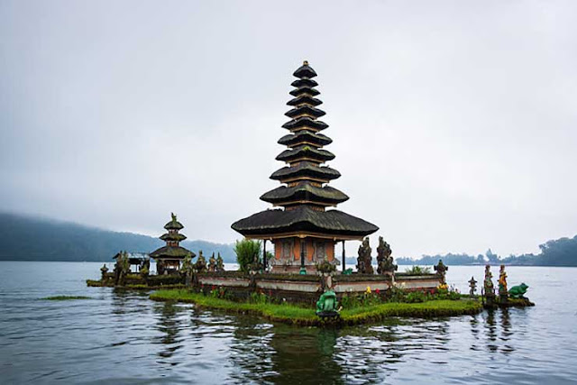 Ulun Danu Temple, ulun danu beratan temple,ulun,beratan,bratan,bali,pura ulun danu bratan temple,pura ulun danu bratan temple,ulun danu bratan temple bali indonesia,balinese temple,balinese temples,balinese,temples in bali