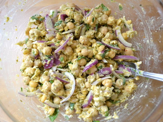 pesto chickpea salad