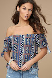 Light blouse with open shoulders (pattern + ideas)