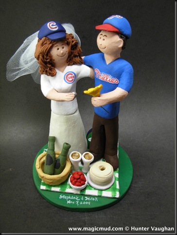 Picnic Themed Wedding Cake Topper and what a nice picknik to have at the 