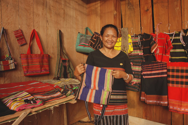 Ta Oi people’s brocade weaving craft recognised as national cultural heritage 3