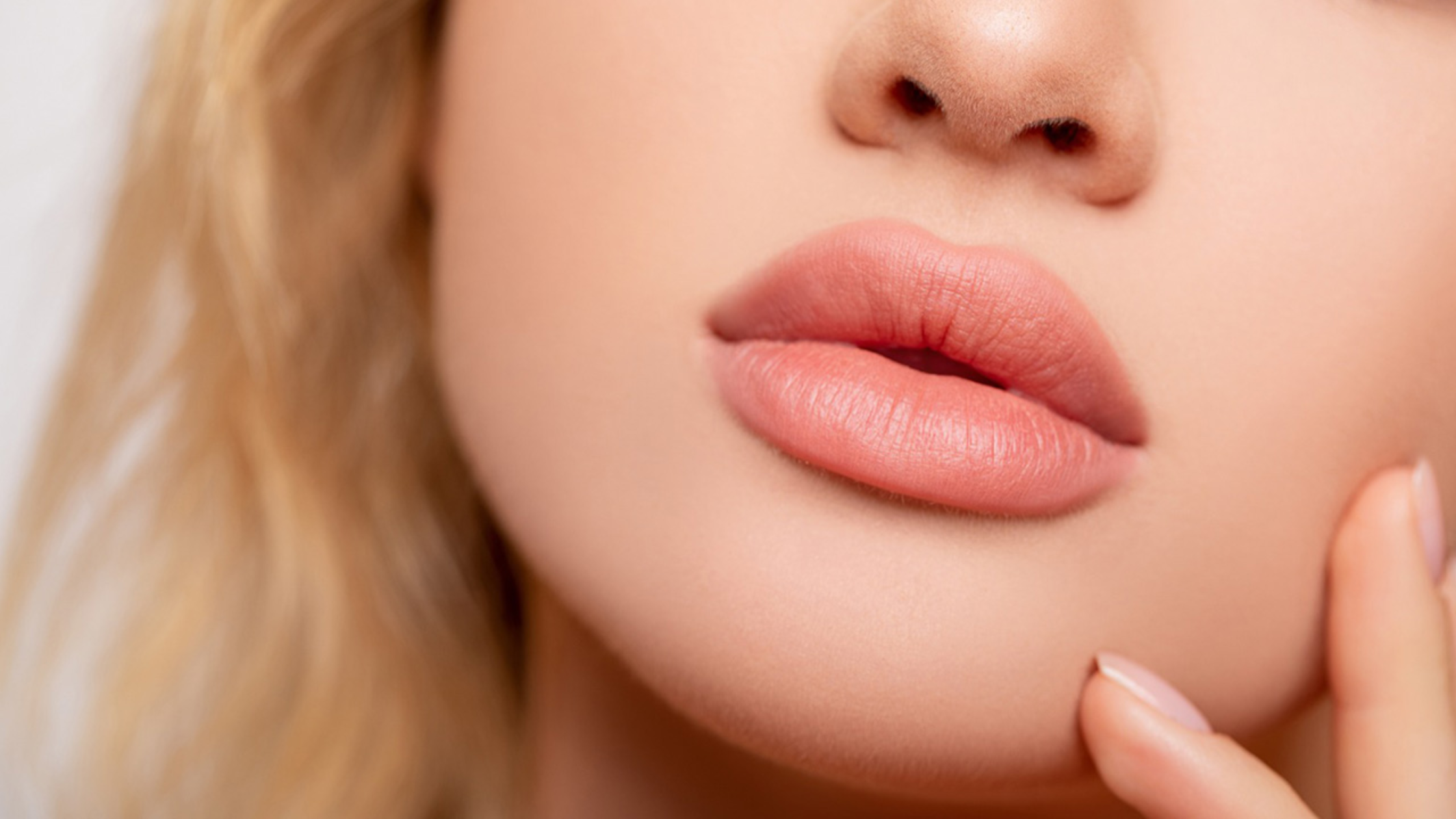 Lips Care Guide: 8 Natural Home Remedies for Chapped Lips