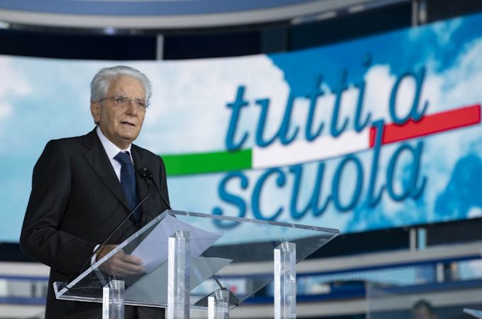 Mattarella: "Grazie ai vaccini le scuole mai più resteranno chiuse"